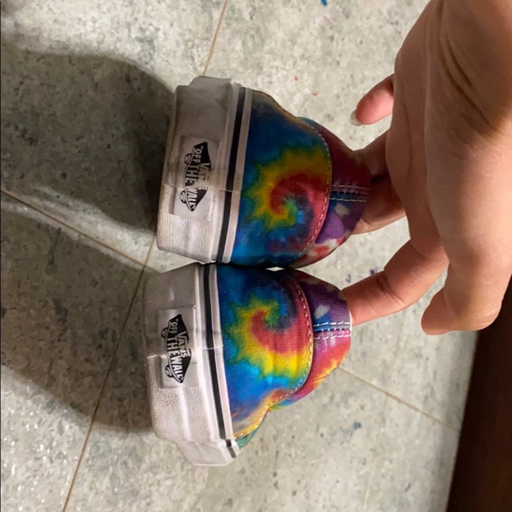 shoes - Picture 3 of 6